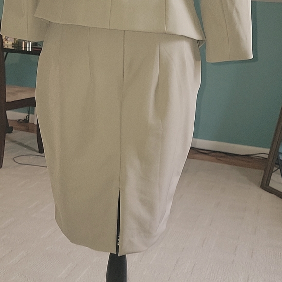 EXPRESS TWO PIECE SUIT🌼 - Picture 12 of 17